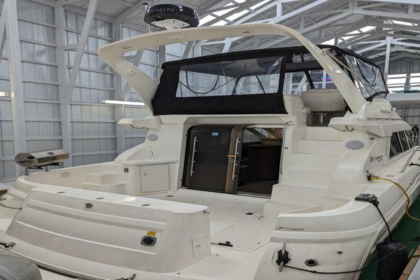 1999 Cruisers Yachts 3585 Flybridge
