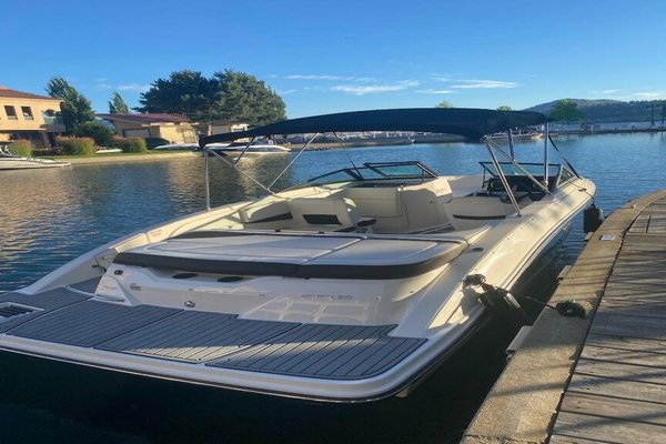 2021 Sea Ray SPX 210