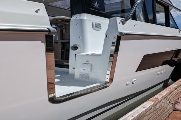 2027 Jeanneau NC 895 S2