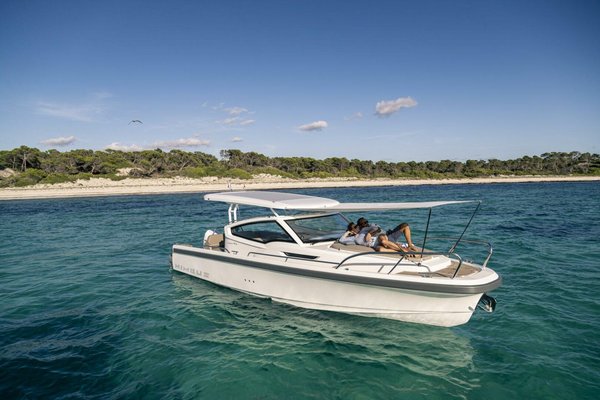 2025 Nimbus Weekender 9