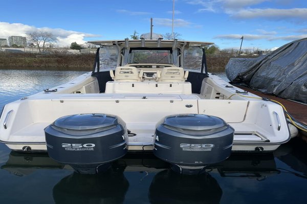 2006 Grady-White 306 Bimini