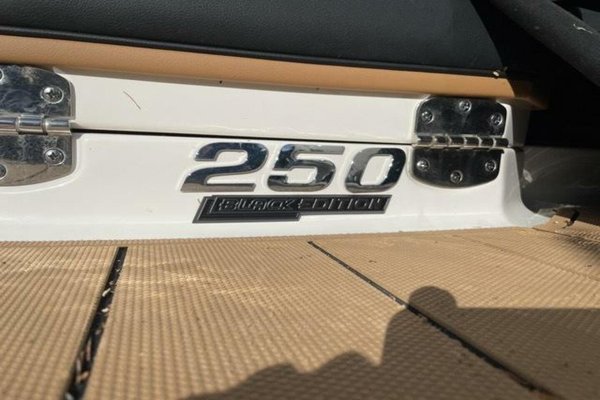 2023 Chaparral 250 OSX