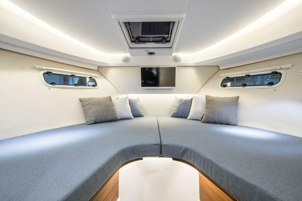 2026 Nimbus 305 Coupe