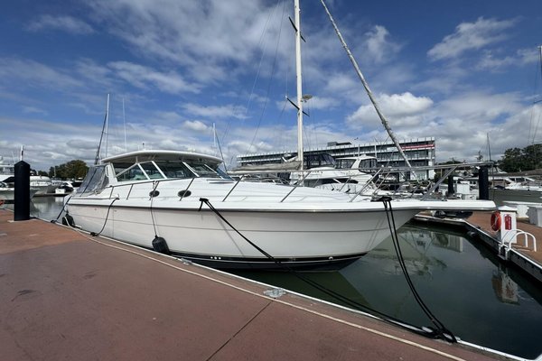 2004 Tiara Yachts 4000 Express