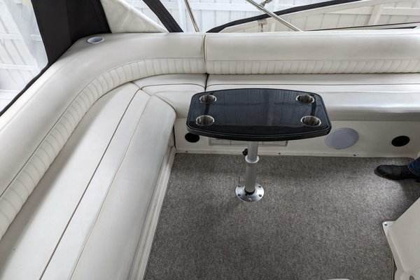 1999 Cruisers Yachts 3585 Flybridge