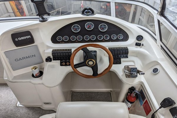 1999 Cruisers Yachts 3585 Flybridge