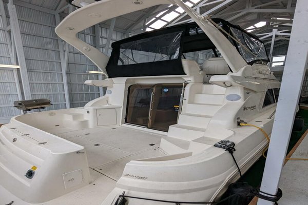 1999 Cruisers Yachts 3585 Flybridge