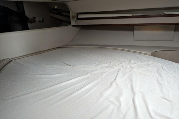 1999 Cruisers Yachts 3585 Flybridge