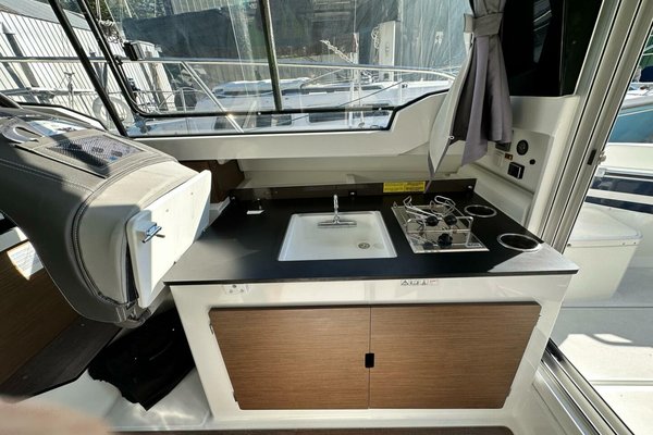 2021 Jeanneau NC 795 S2