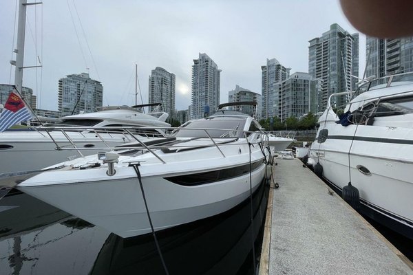 2017 Galeon 430 Skydeck