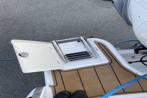 2023 Chaparral 250 OSX