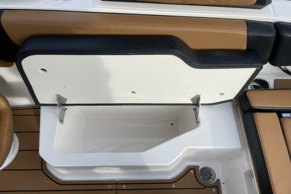 2023 Chaparral 250 OSX