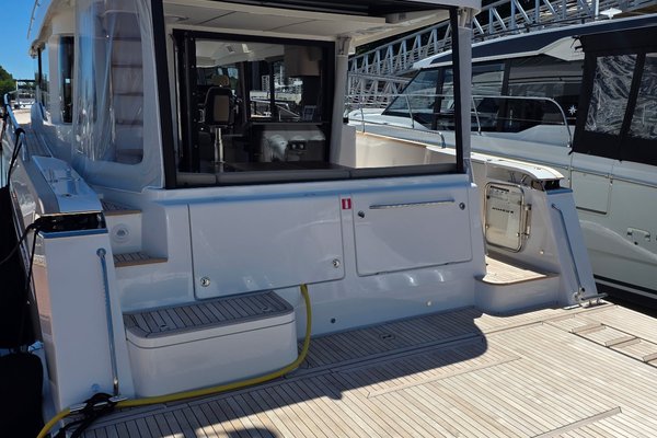 2026 Nimbus 495 Flybridge