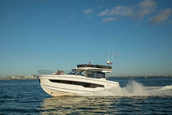 2027 Jeanneau NC 1295 Fly