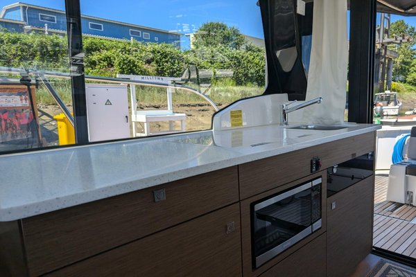 2023 Jeanneau NC 1095 FLY