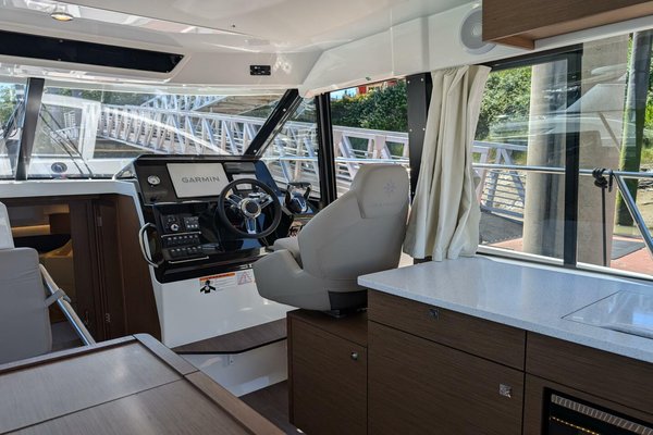 2023 Jeanneau NC 1095 FLY