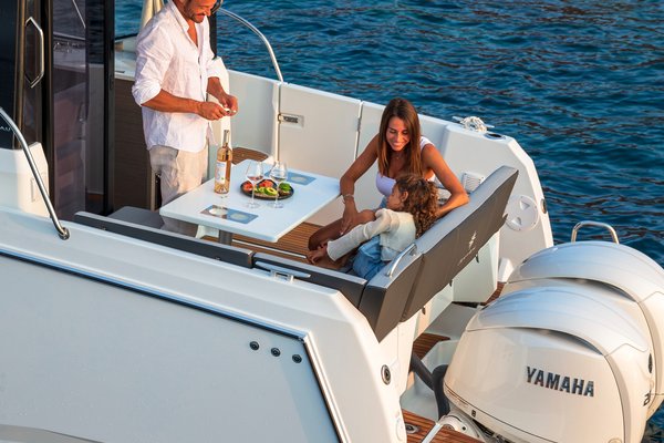 2027 Jeanneau NC 895 S2