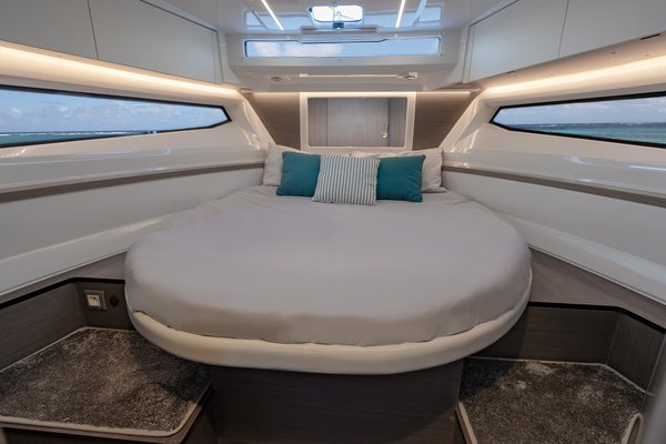 2027 Jeanneau NC 895 S2