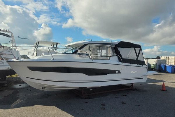 2026 Jeanneau NC 695 S2