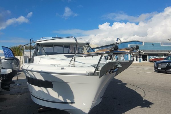 2026 Jeanneau NC 695 S2