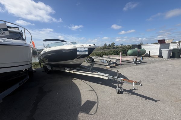 2008 Sea Ray 230 Select + MarineMax Trailer