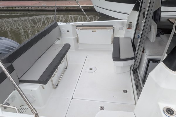 2022 Jeanneau NC 795 S2 