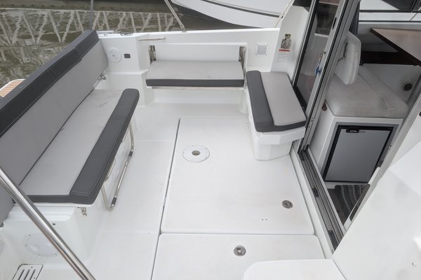 2022 Jeanneau NC 795 S2 