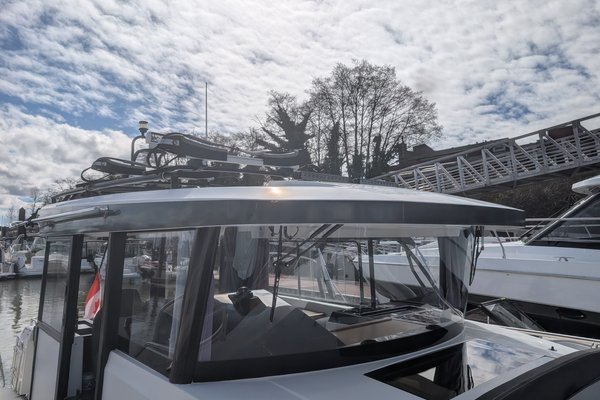 2021 Jeanneau 895 Sport