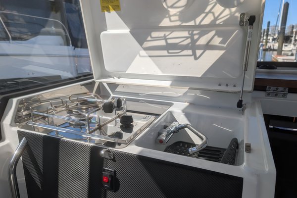2021 Jeanneau 895 Sport