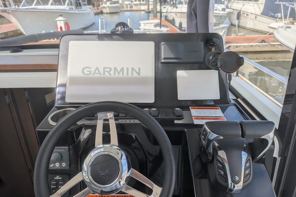 2021 Jeanneau 895 Sport