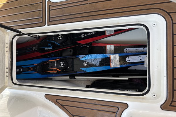 2023 Bayliner VR6 