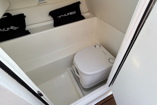 2023 Bayliner VR6 