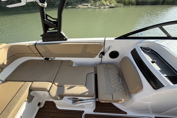 2023 Bayliner VR6 