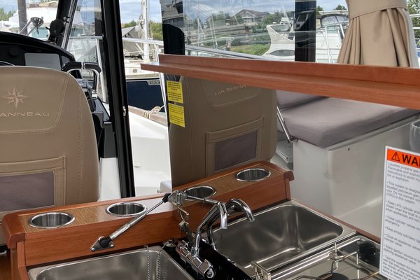 2017 Jeanneau NC 895 