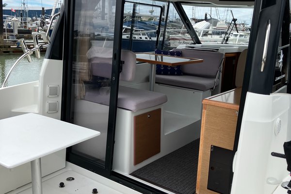 2017 Jeanneau NC 895 