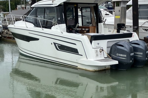 2017 Jeanneau NC 895 