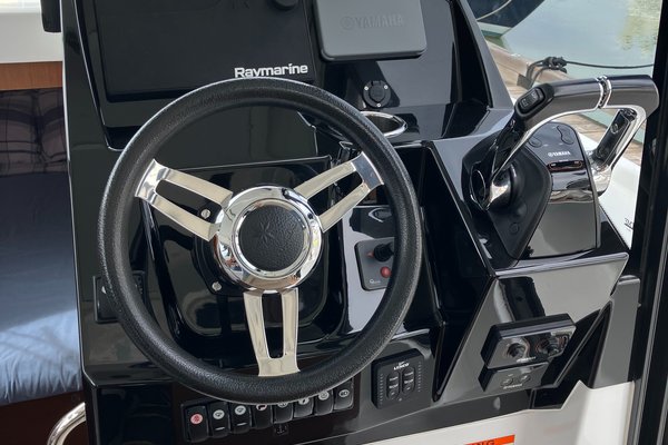 2017 Jeanneau NC 895 