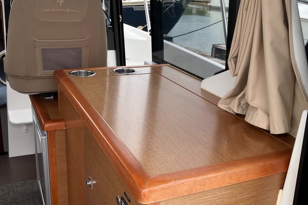 2017 Jeanneau NC 895 