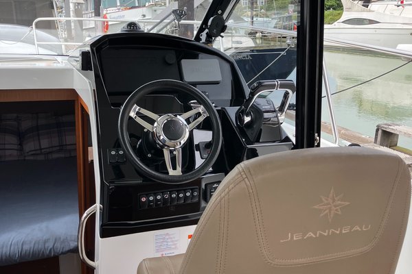2017 Jeanneau NC 895 