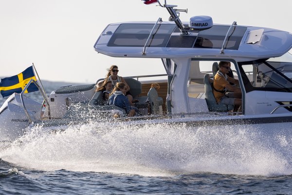 2027 Nimbus Sport Tender 35 