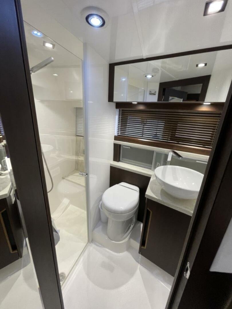 2017 Galeon 430 Skydeck