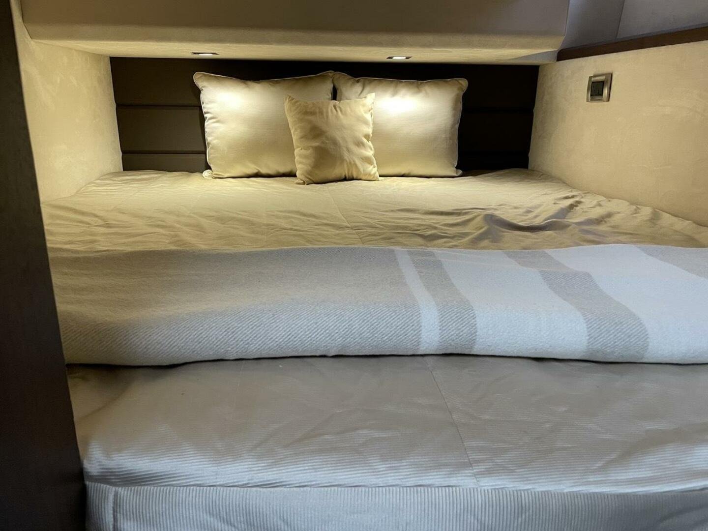 2017 Galeon 430 Skydeck