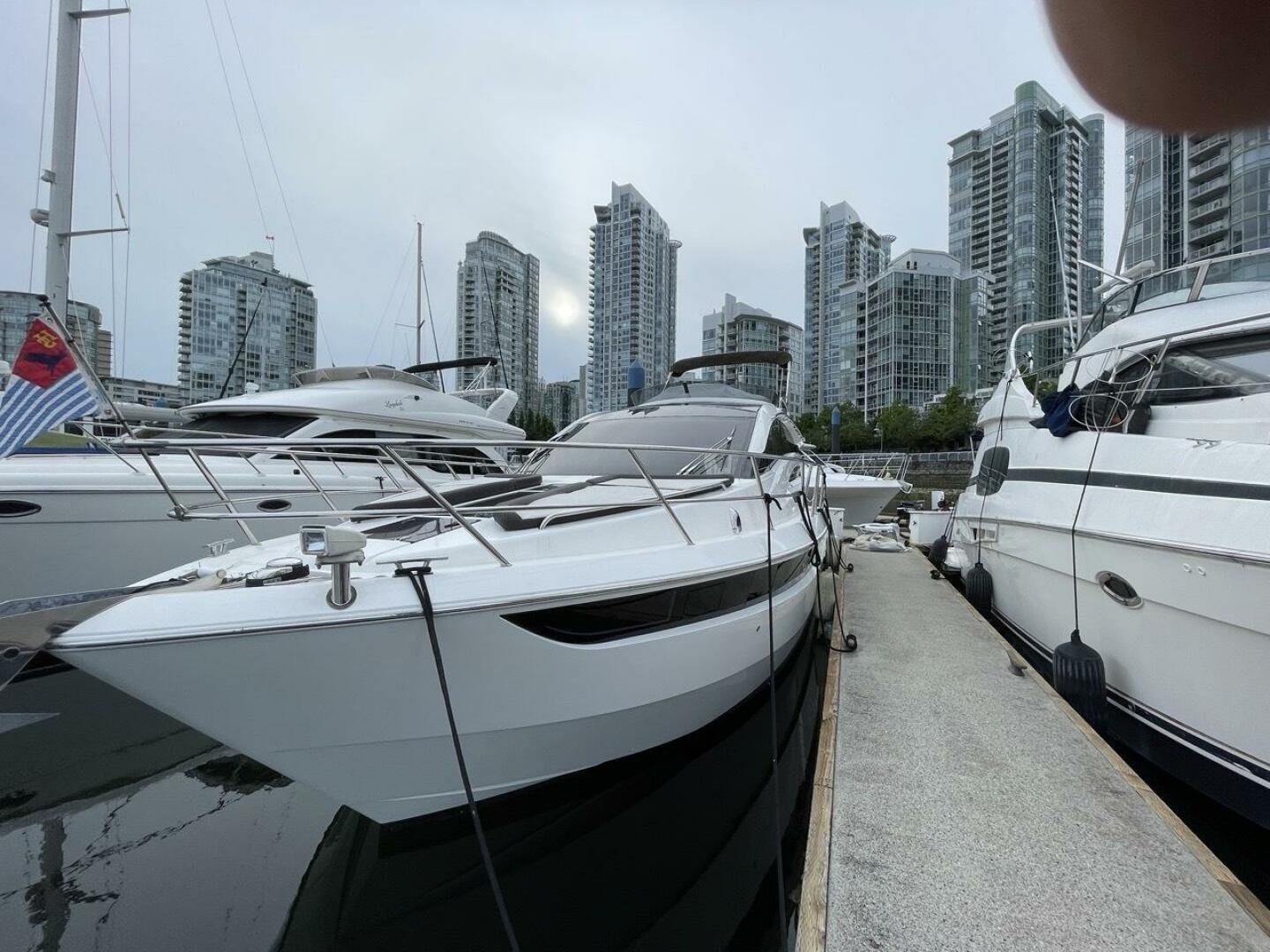 2017 Galeon 430 Skydeck