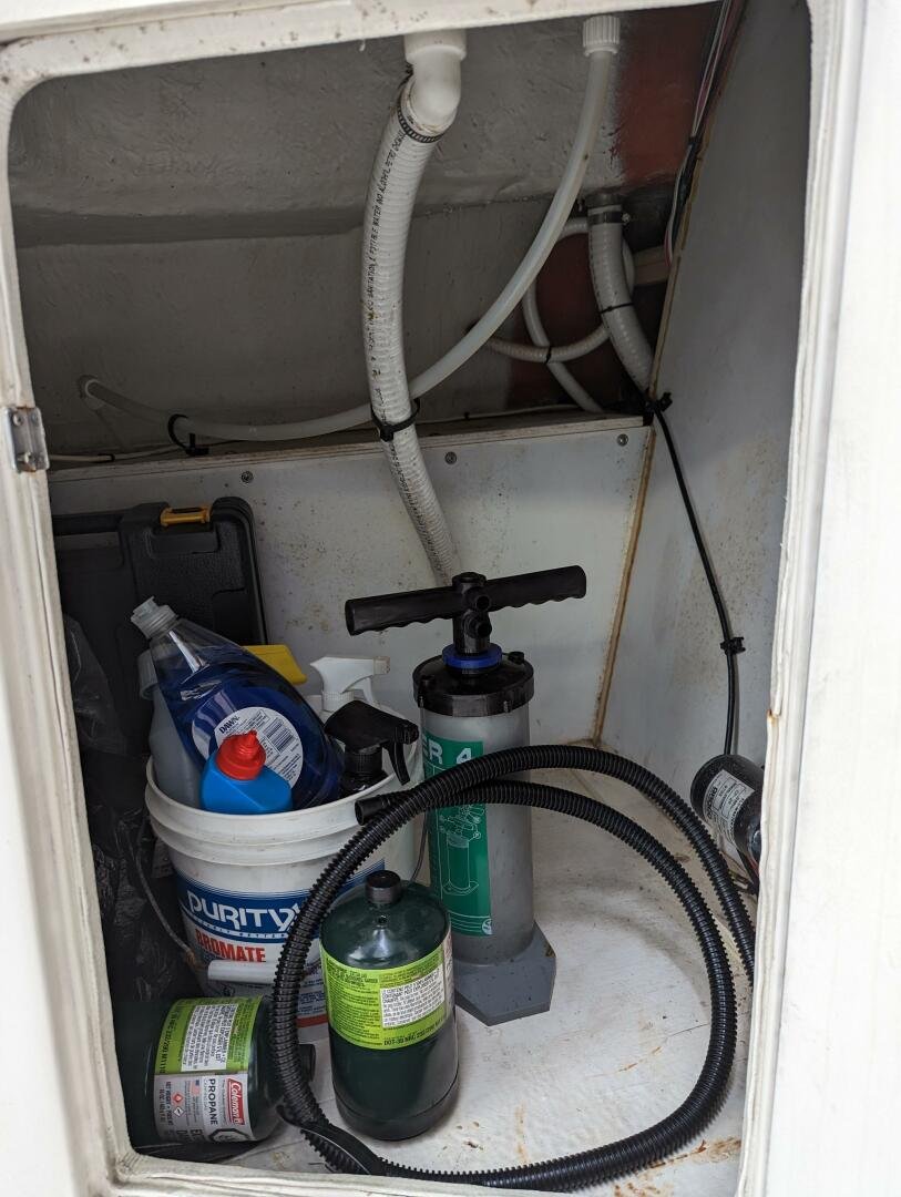 1999 Cruisers Yachts 3585 Flybridge