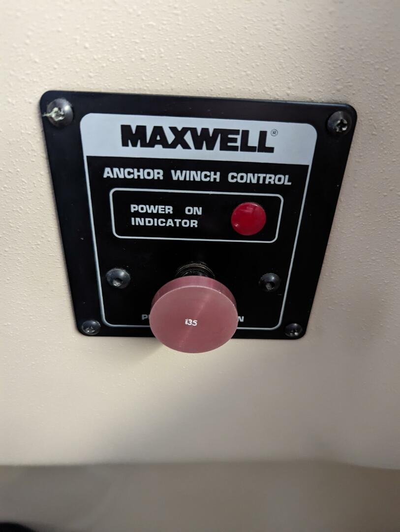 1999 Cruisers Yachts 3585 Flybridge