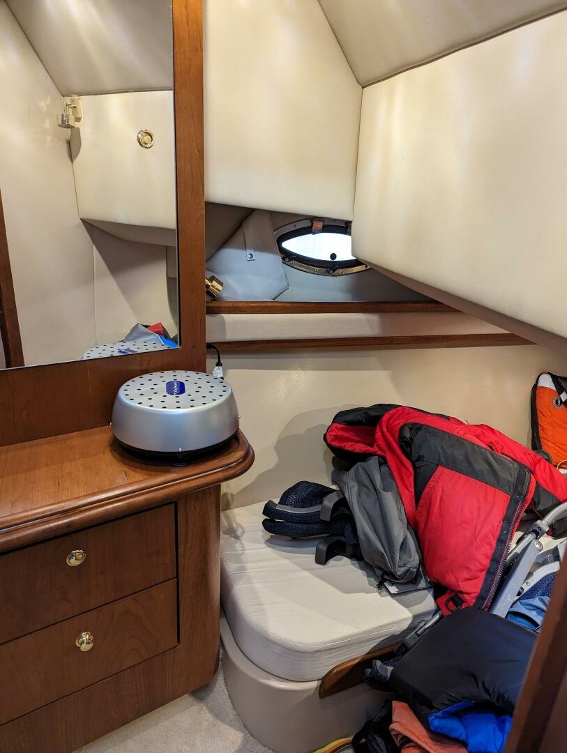 1999 Cruisers Yachts 3585 Flybridge