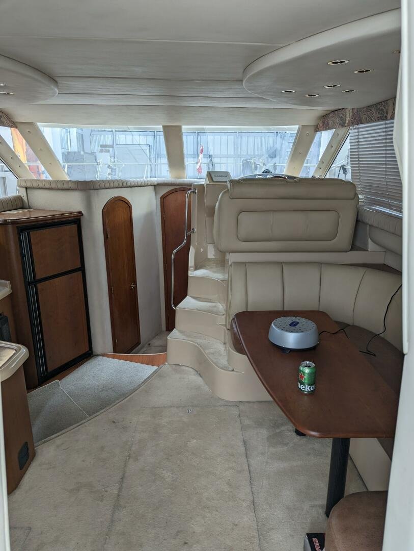 1999 Cruisers Yachts 3585 Flybridge