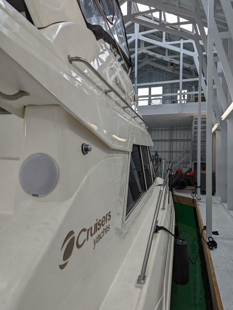 1999 Cruisers Yachts 3585 Flybridge