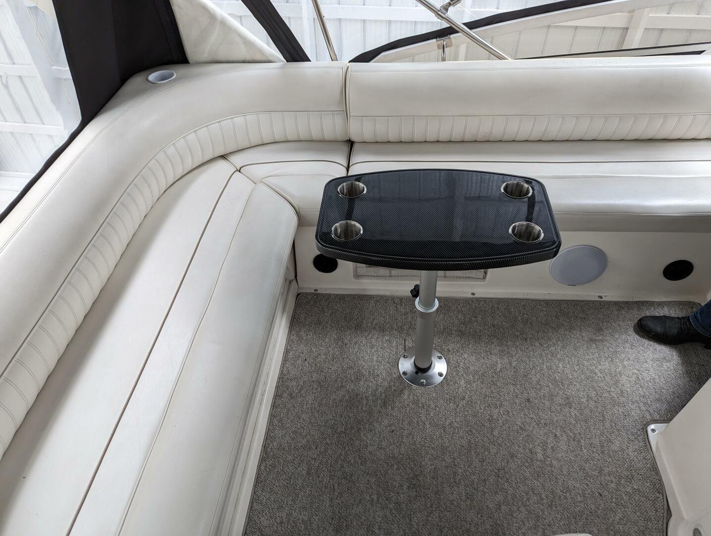 1999 Cruisers Yachts 3585 Flybridge