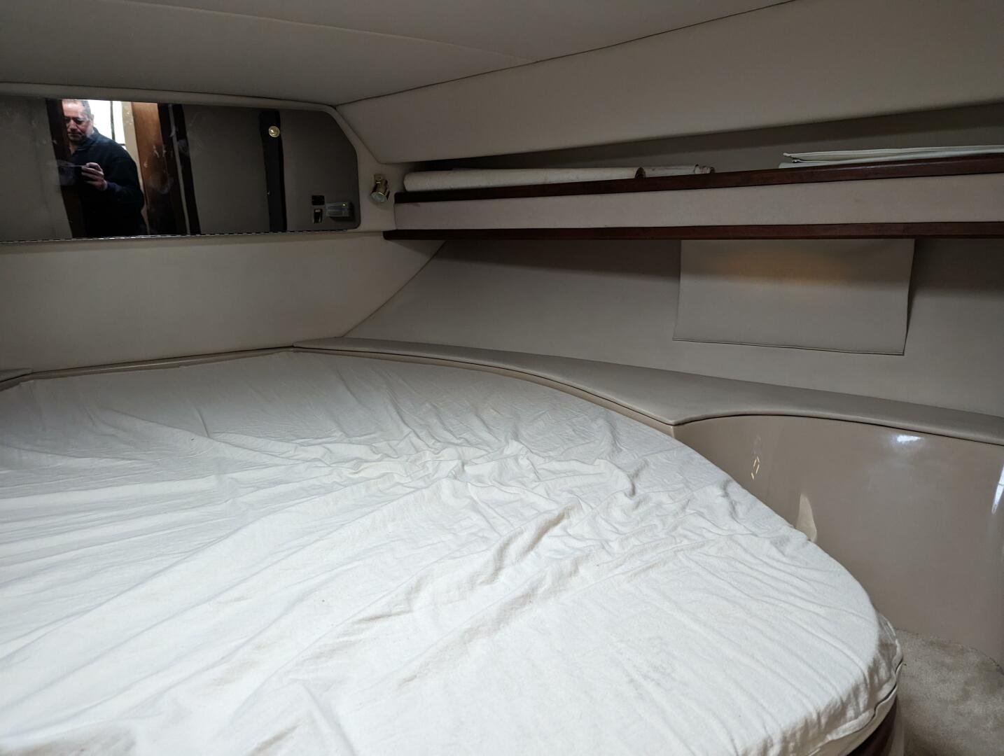 1999 Cruisers Yachts 3585 Flybridge